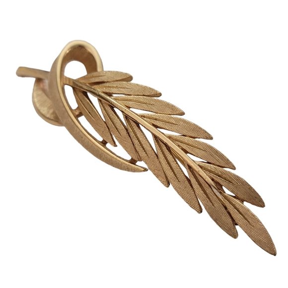 Trifari Crown Over T Gold Tone Laurel Leaf Ribbon Brooch Pin, Signed K898 - Picture 2 of 9